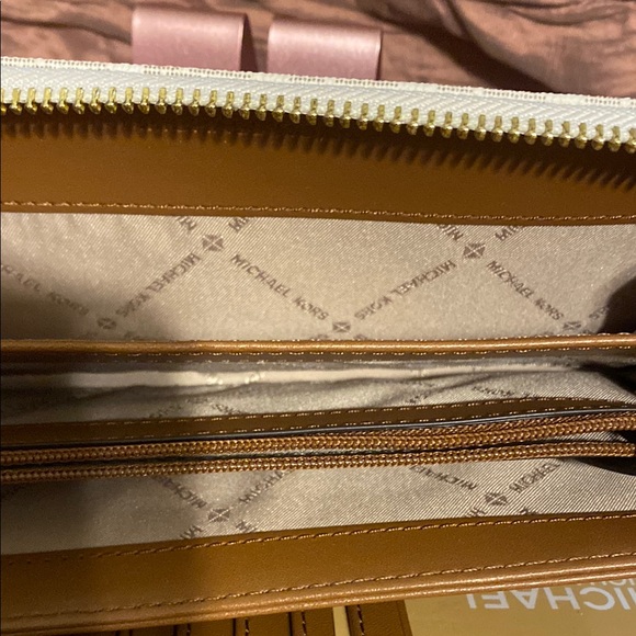 Michael Kors Cream Wristlet Wallet - Picture 7 of 13
